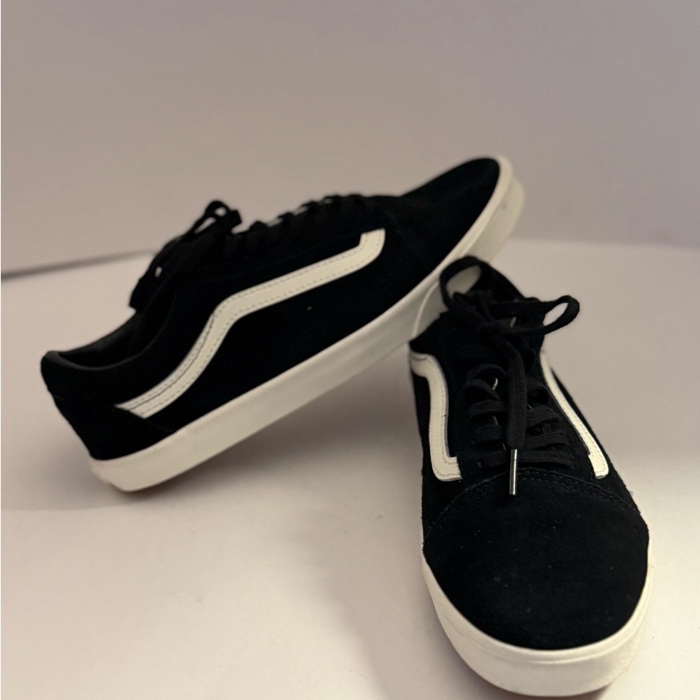 Vans Skate Old Skool Black and White Sneakers Men’s 6.5, Women’s 8
